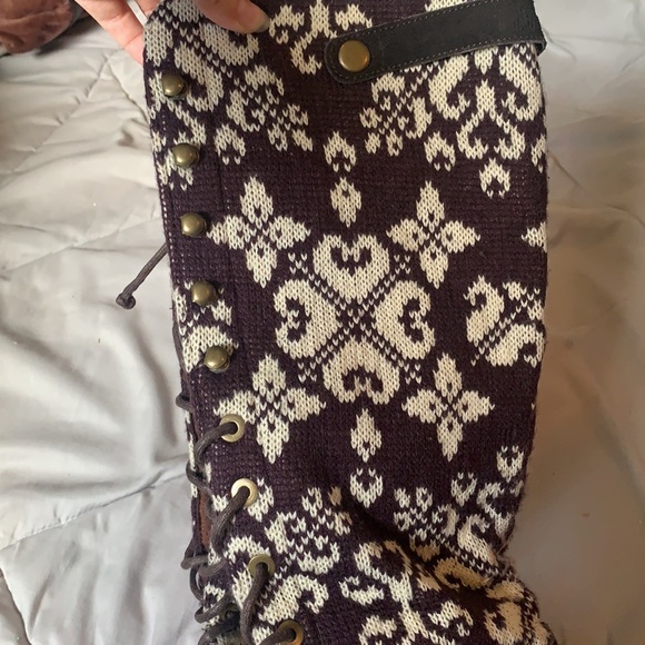 Muk luks lace up moccasin heel boots - Picture 5 of 11